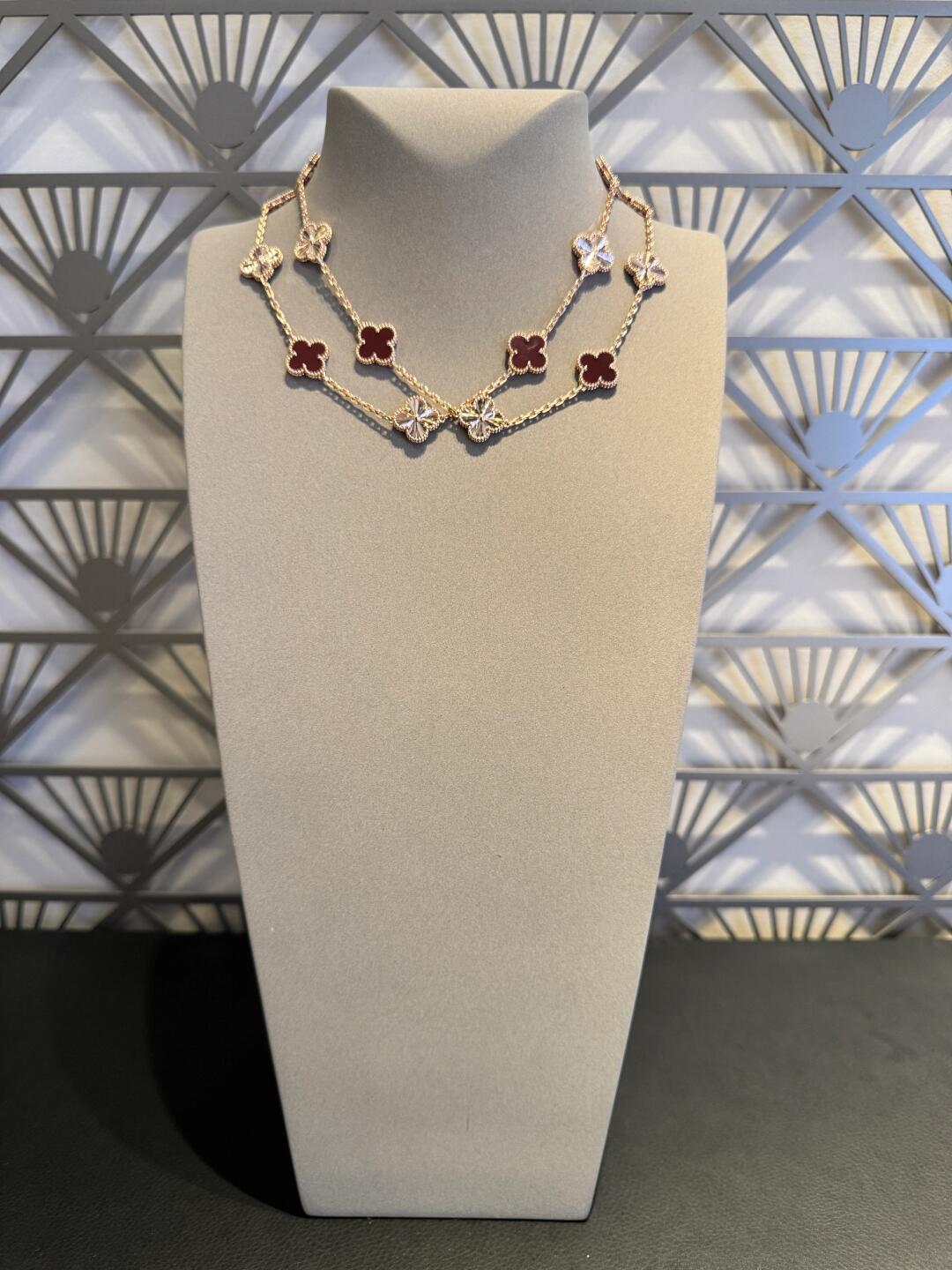 [LUXE JEWELRY]CLOVER 20 MOTIFS LASER CARNELIAN NECKLACE