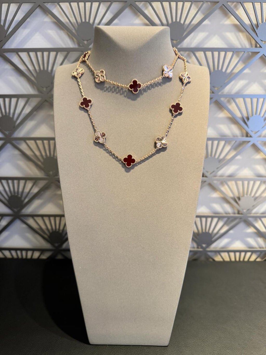 [LUXE JEWELRY]CLOVER 20 MOTIFS LASER CARNELIAN NECKLACE