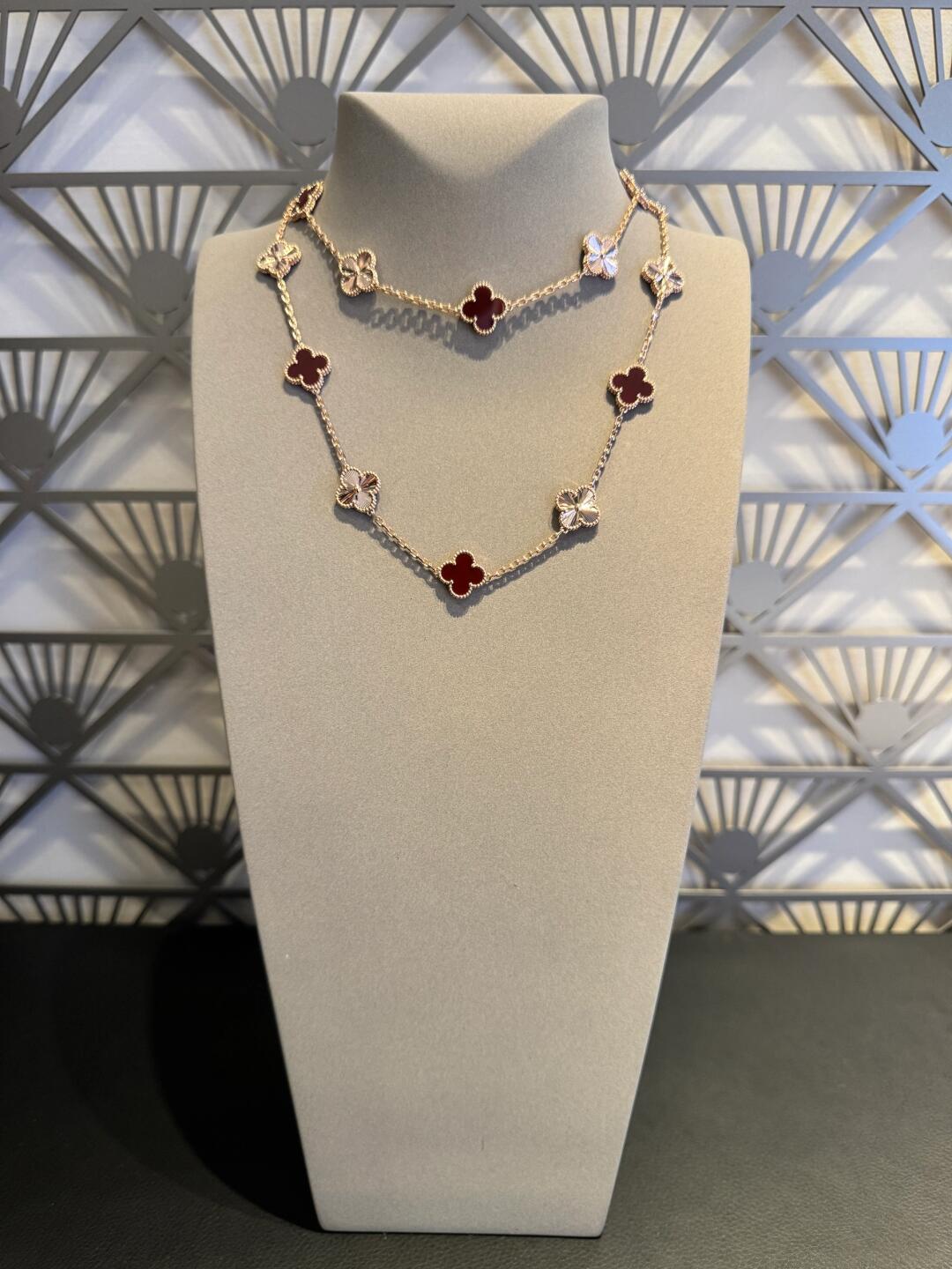 [LUXE JEWELRY]CLOVER 20 MOTIFS LASER CARNELIAN NECKLACE