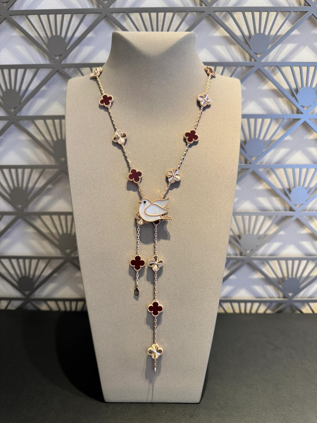 [LUXE JEWELRY]CLOVER 20 MOTIFS LASER CARNELIAN NECKLACE