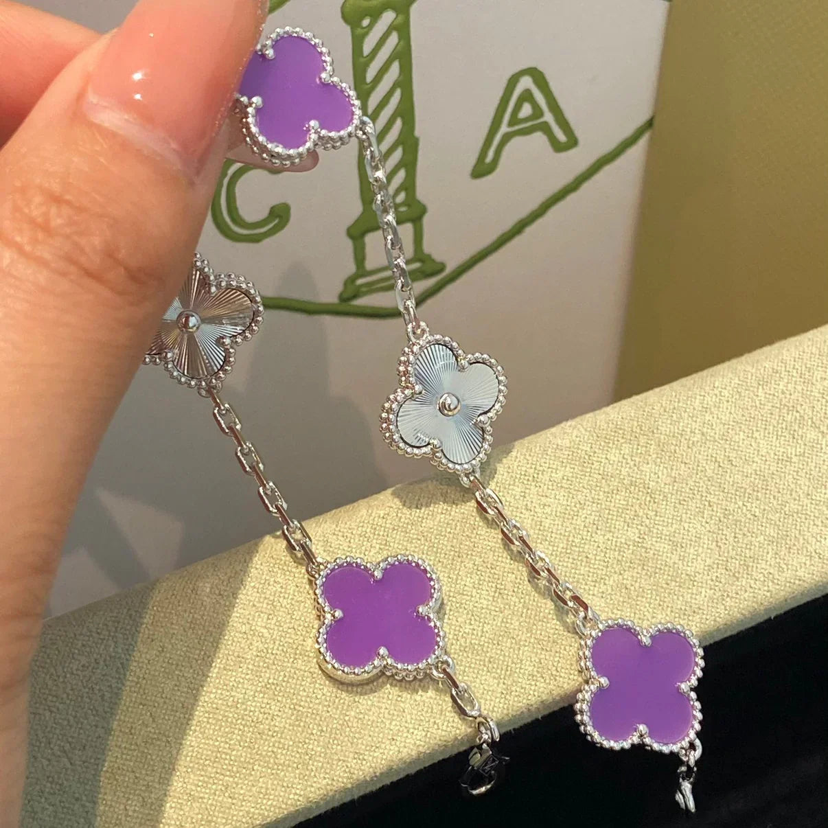 [LUXE JEWELRY] CLOVER 5 MOTIF VIOLET BRACELET COLLECTION
