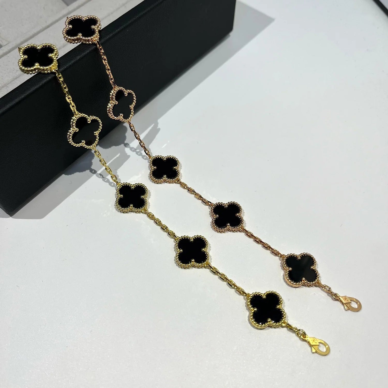 [LUXE JEWELRY] CLOVER 5 MOTIF ONYXS BRACELET COLLECTION