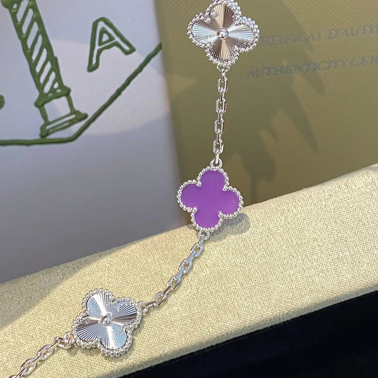 [LUXE JEWELRY] CLOVER 5 MOTIF VIOLET BRACELET COLLECTION