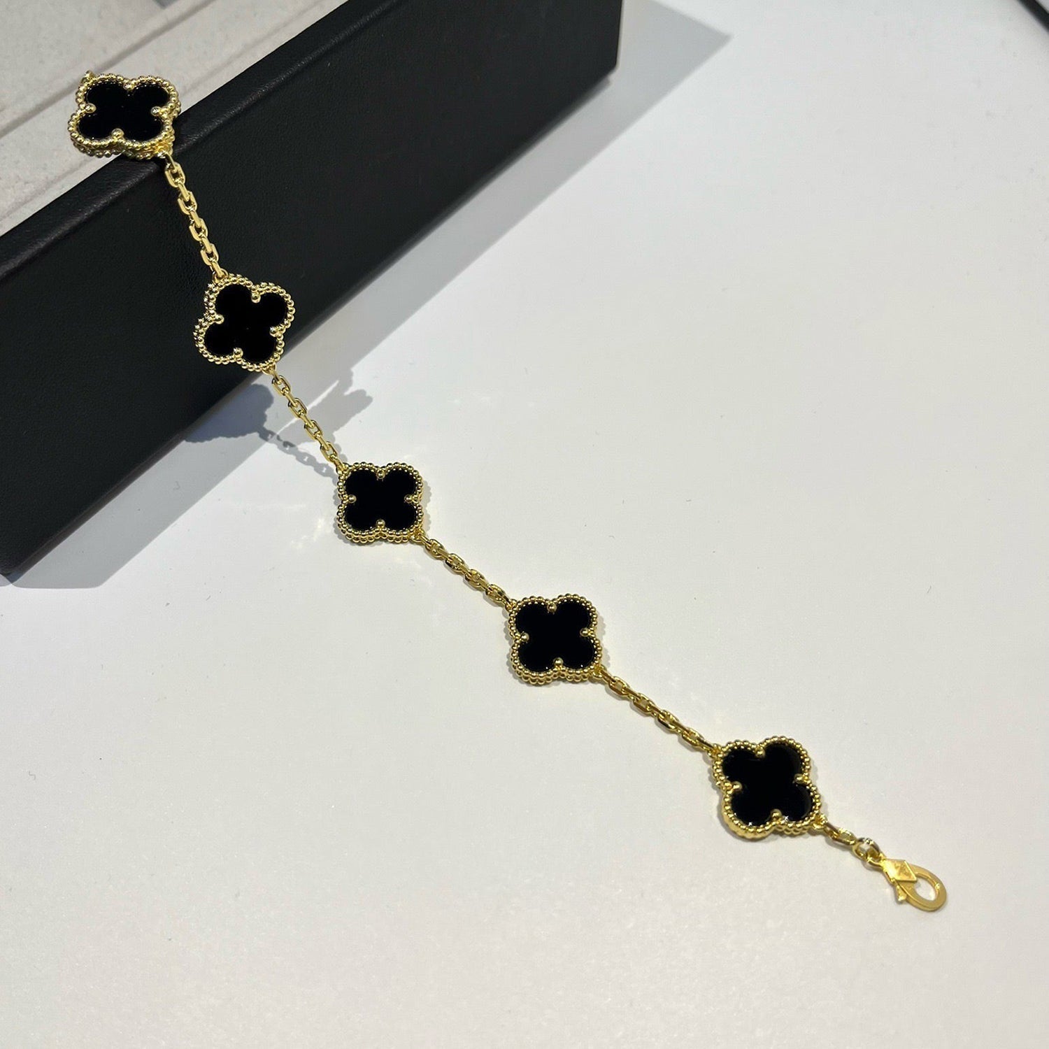 [LUXE JEWELRY] CLOVER 5 MOTIF ONYXS BRACELET COLLECTION