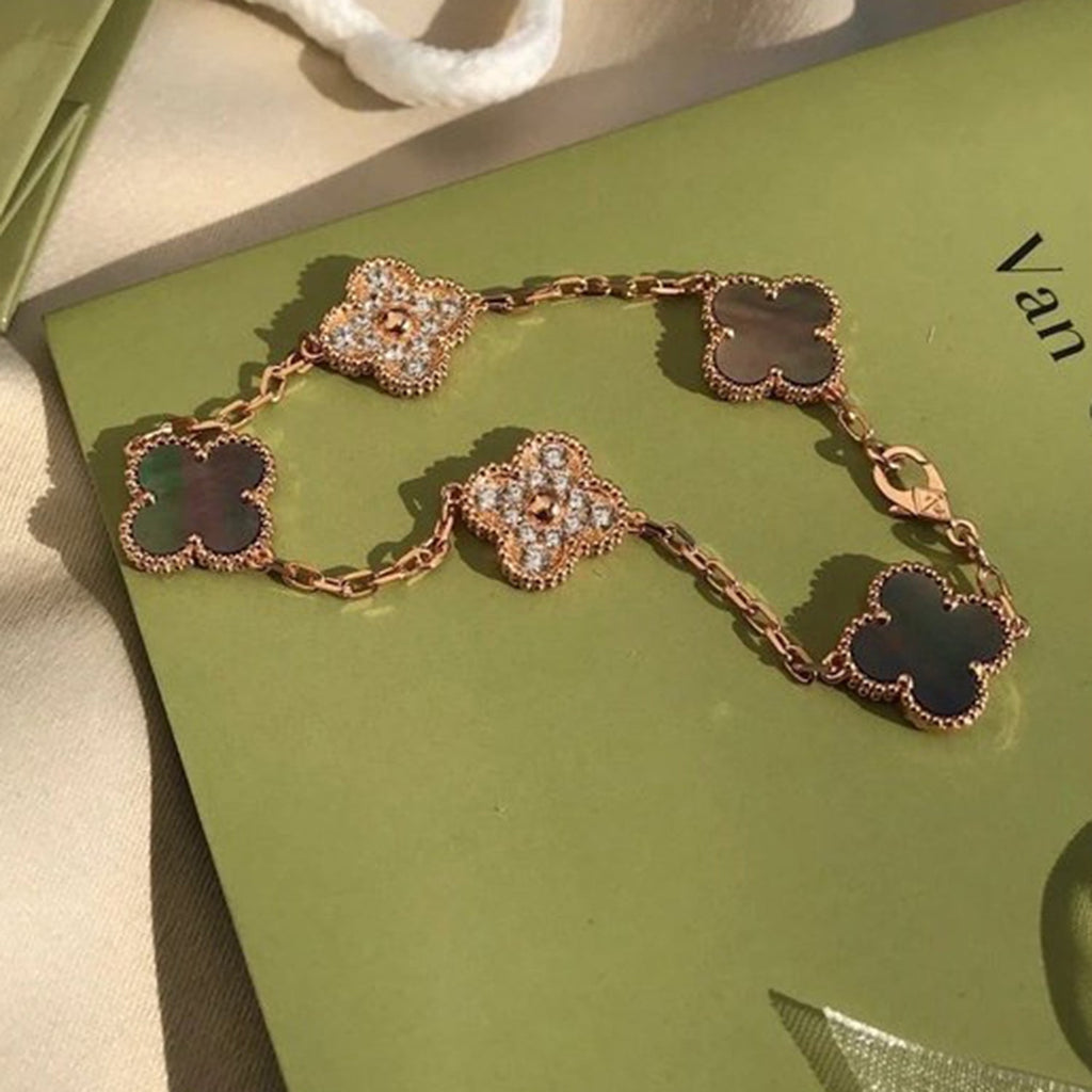 [LUXE JEWELRY] CLOVER 5 MOTIF GRAY MOP BRACELET COLLECTION