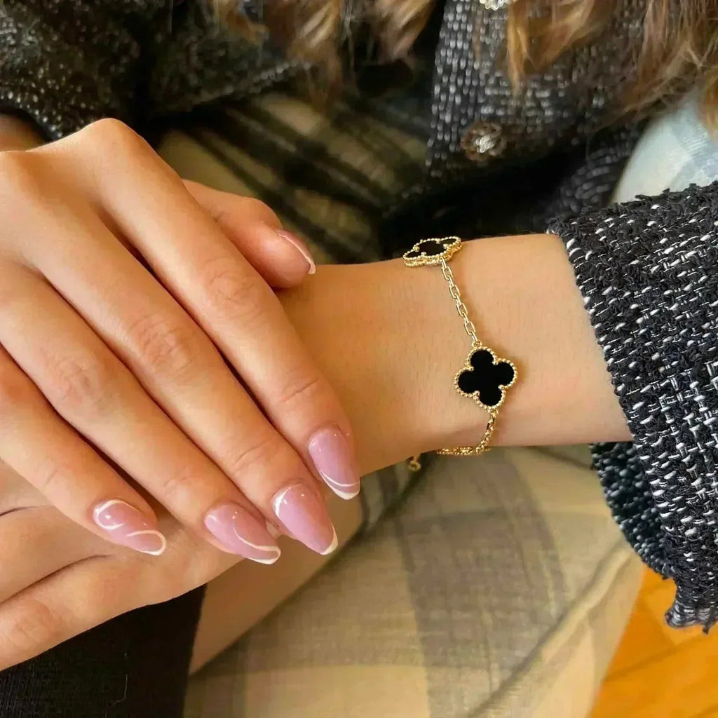 [LUXE JEWELRY] CLOVER 5 MOTIF ONYXS BRACELET COLLECTION