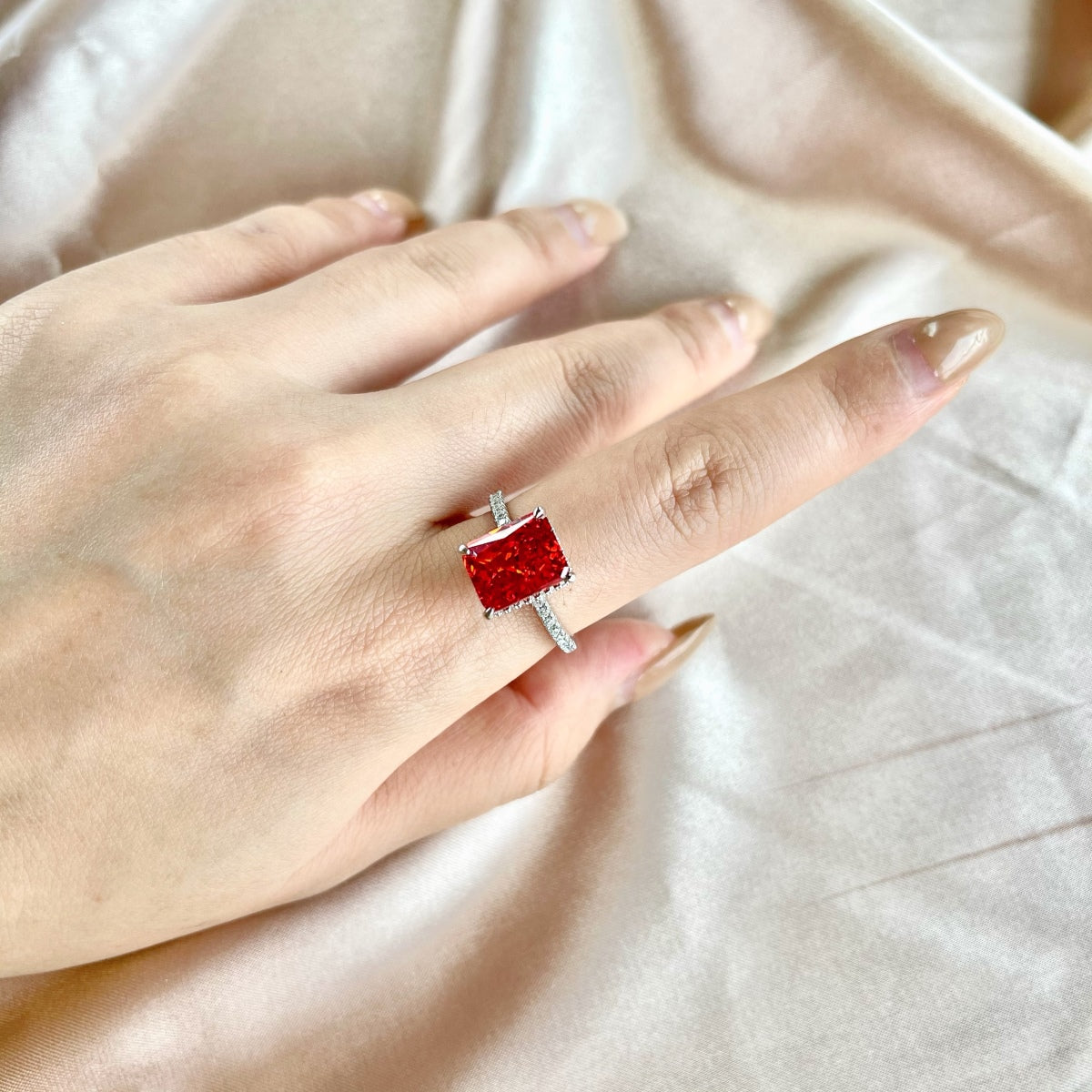 [LUXE] Bague de fiançailles luxueuse de 4,0 carats