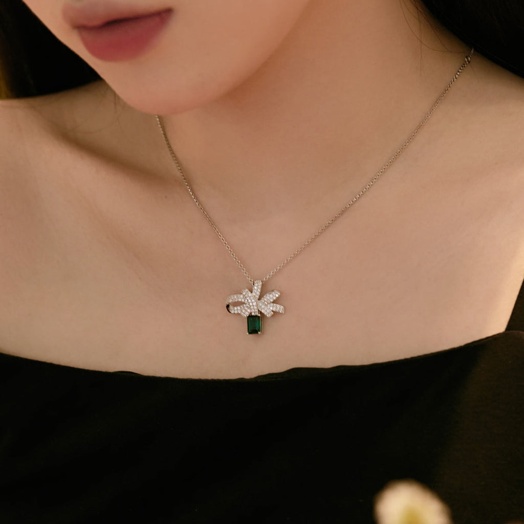 [LUXE]Luxurious Flower Shape Emerald Cut Necklace