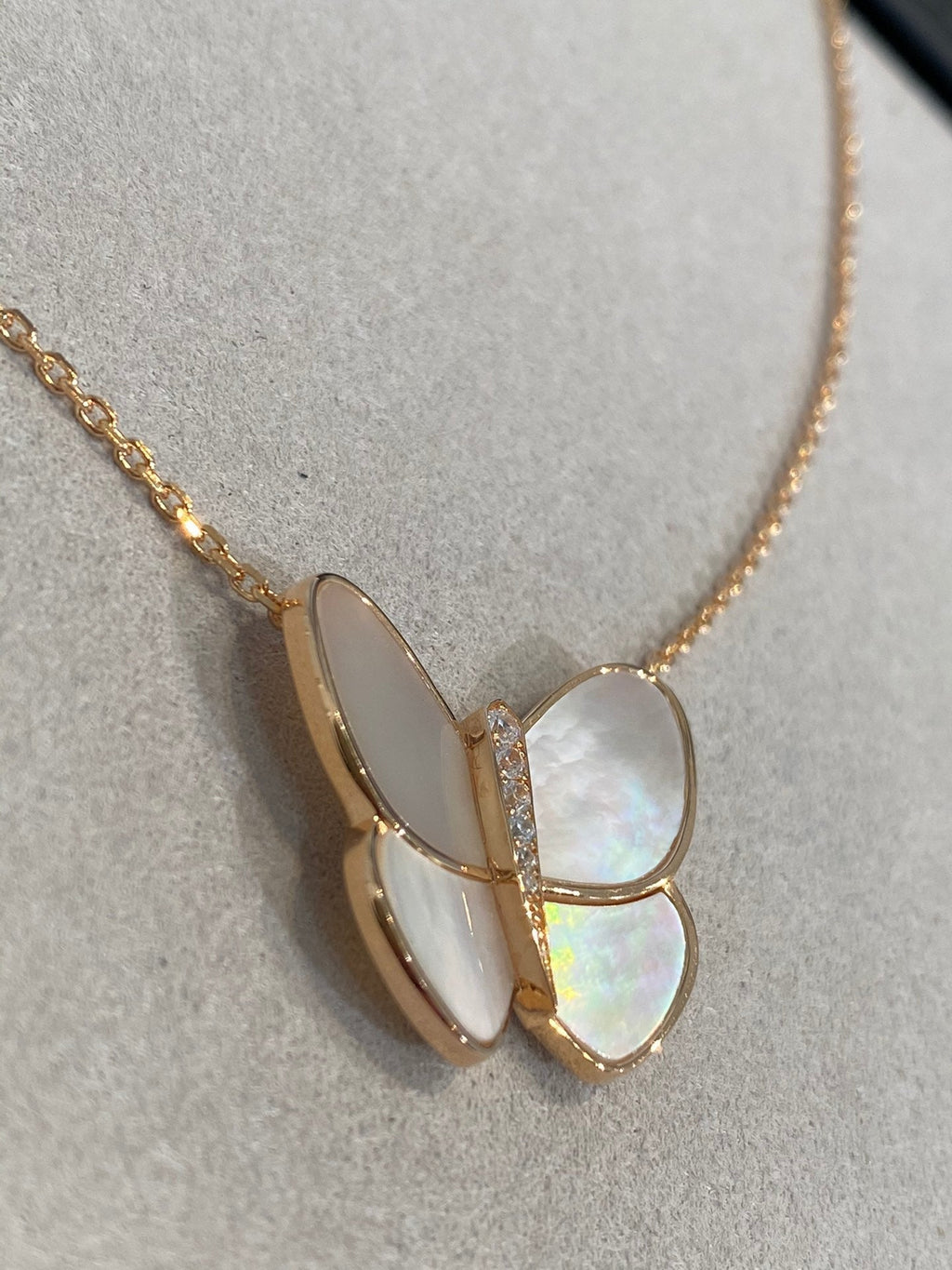 [LUXE JEWELRY]BUTTERFLY GOLD MOP DIAMOND NECKLACE