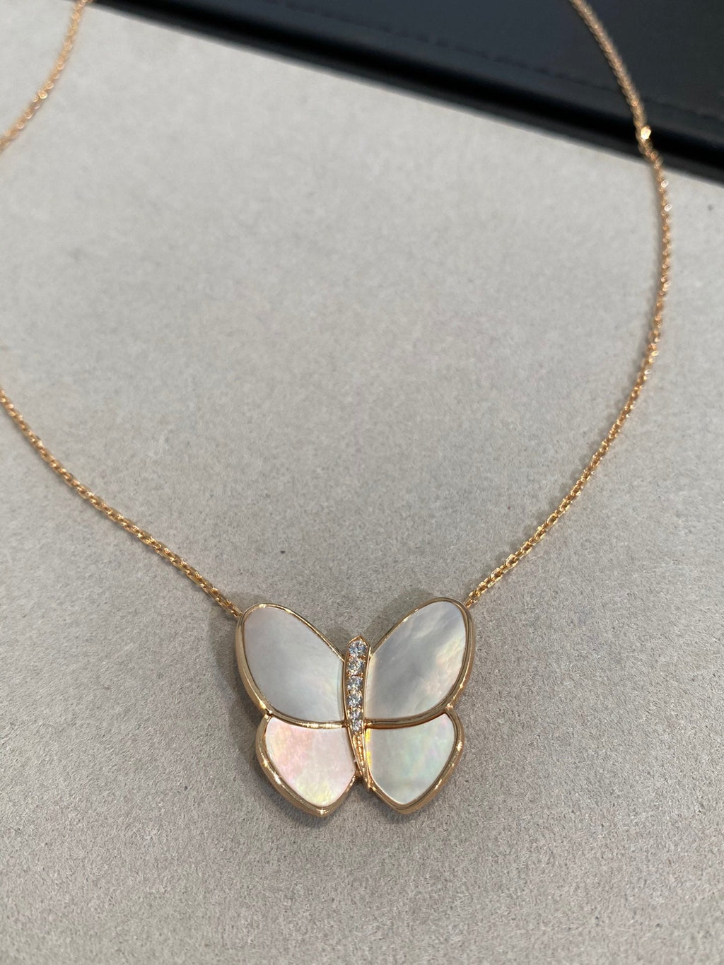 [LUXE JEWELRY]BUTTERFLY GOLD MOP DIAMOND NECKLACE
