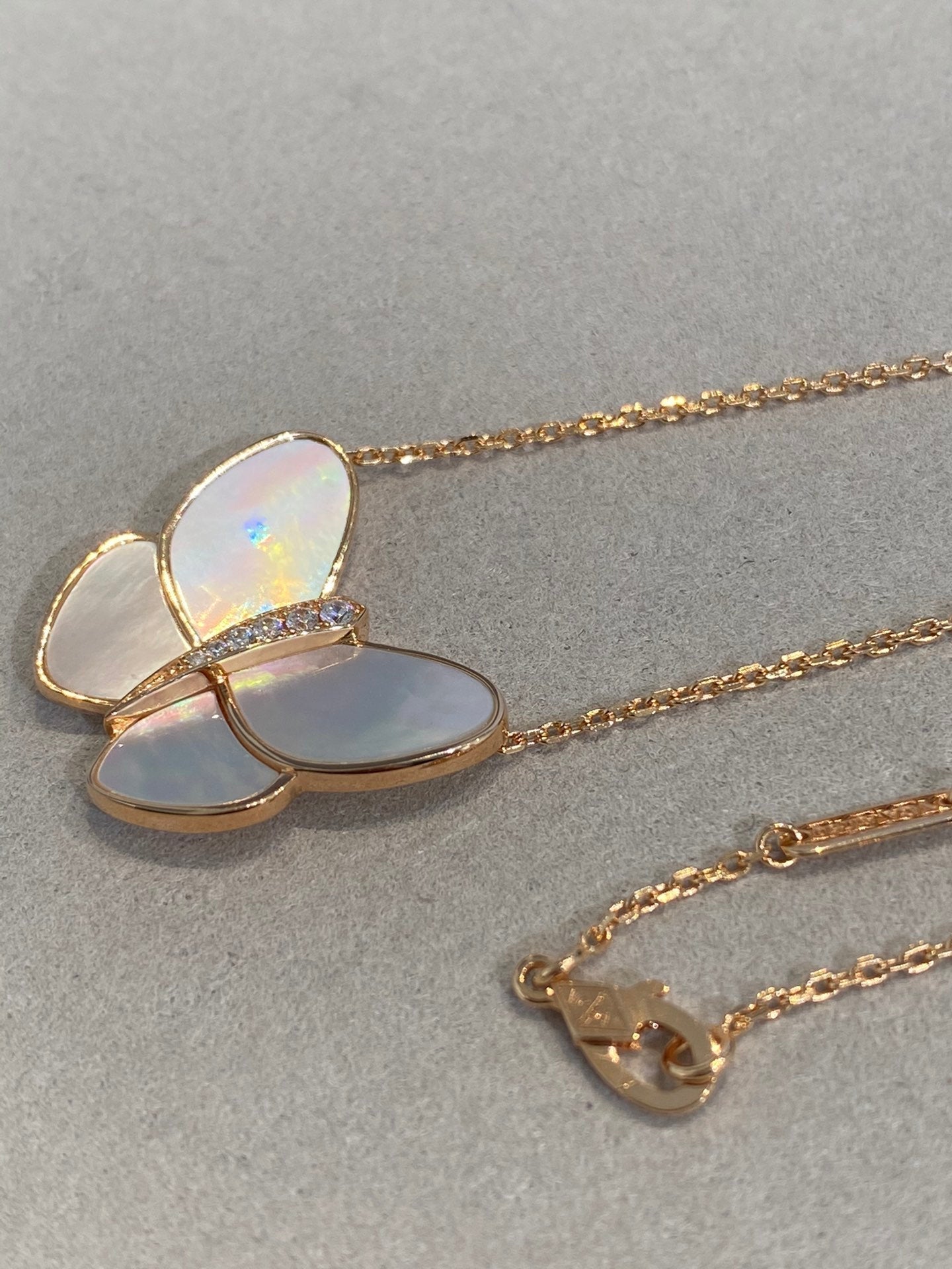 [LUXE JEWELRY]BUTTERFLY GOLD MOP DIAMOND NECKLACE