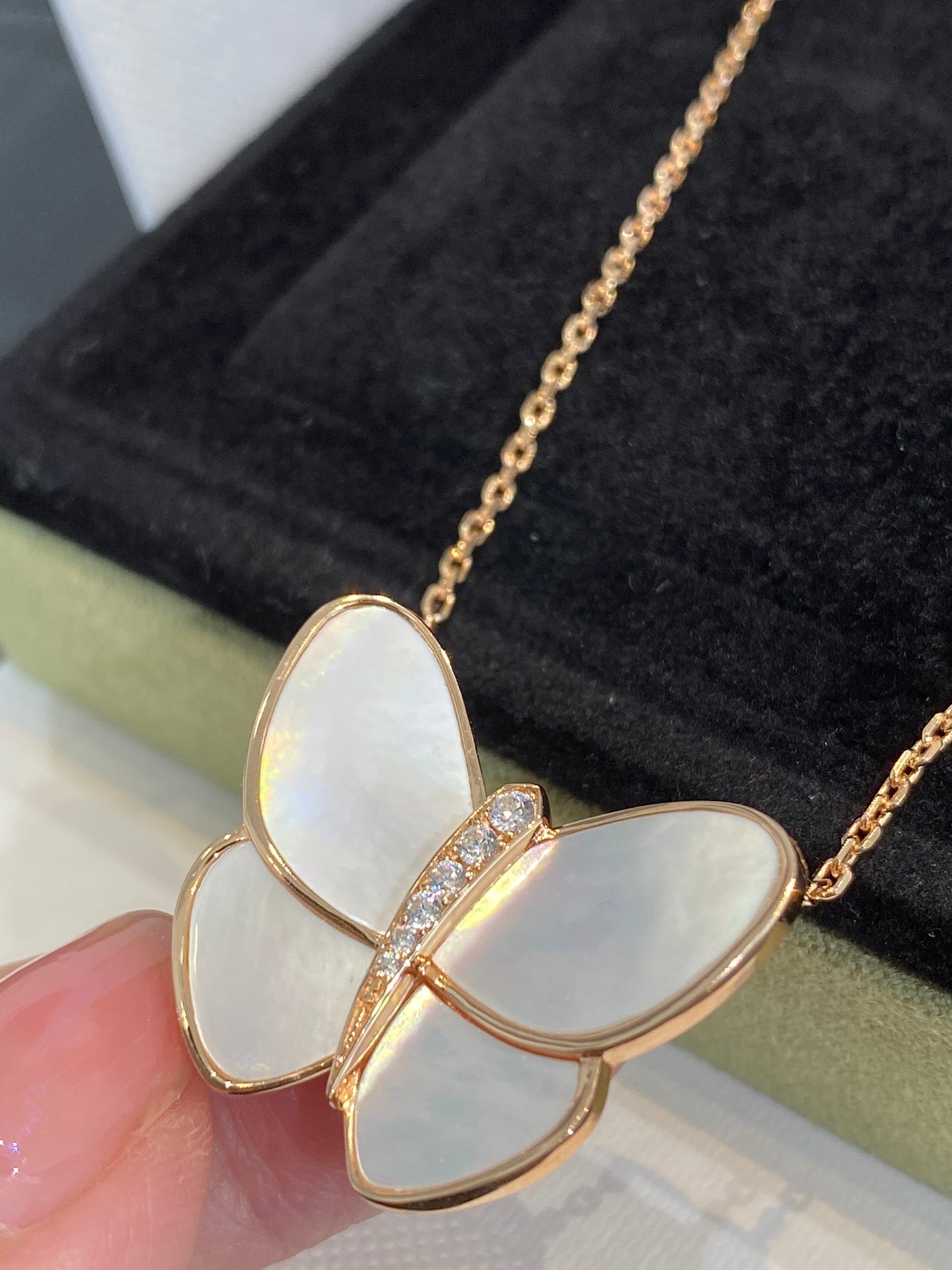 [LUXE JEWELRY]BUTTERFLY GOLD MOP DIAMOND NECKLACE