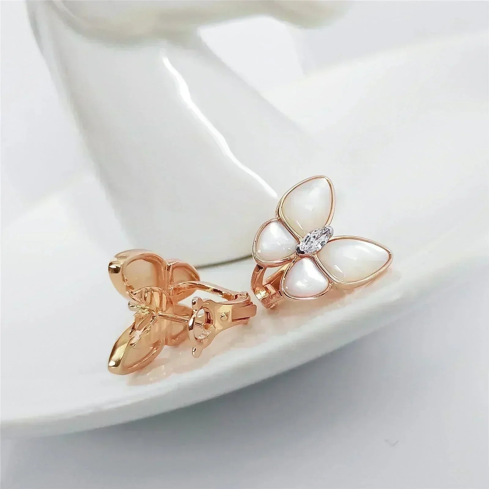 [LUXE JEWELRY]BUTTERFLY MOP DIAMOND EARRINGS