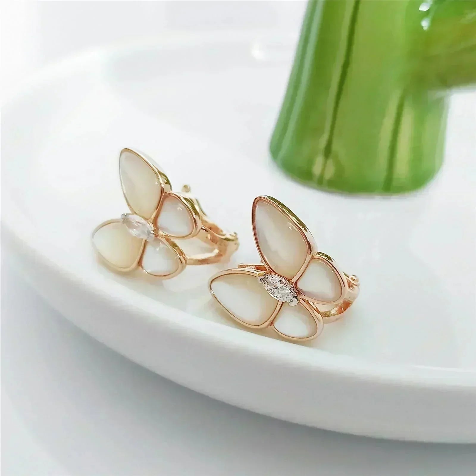 [LUXE JEWELRY]BUTTERFLY MOP DIAMOND EARRINGS