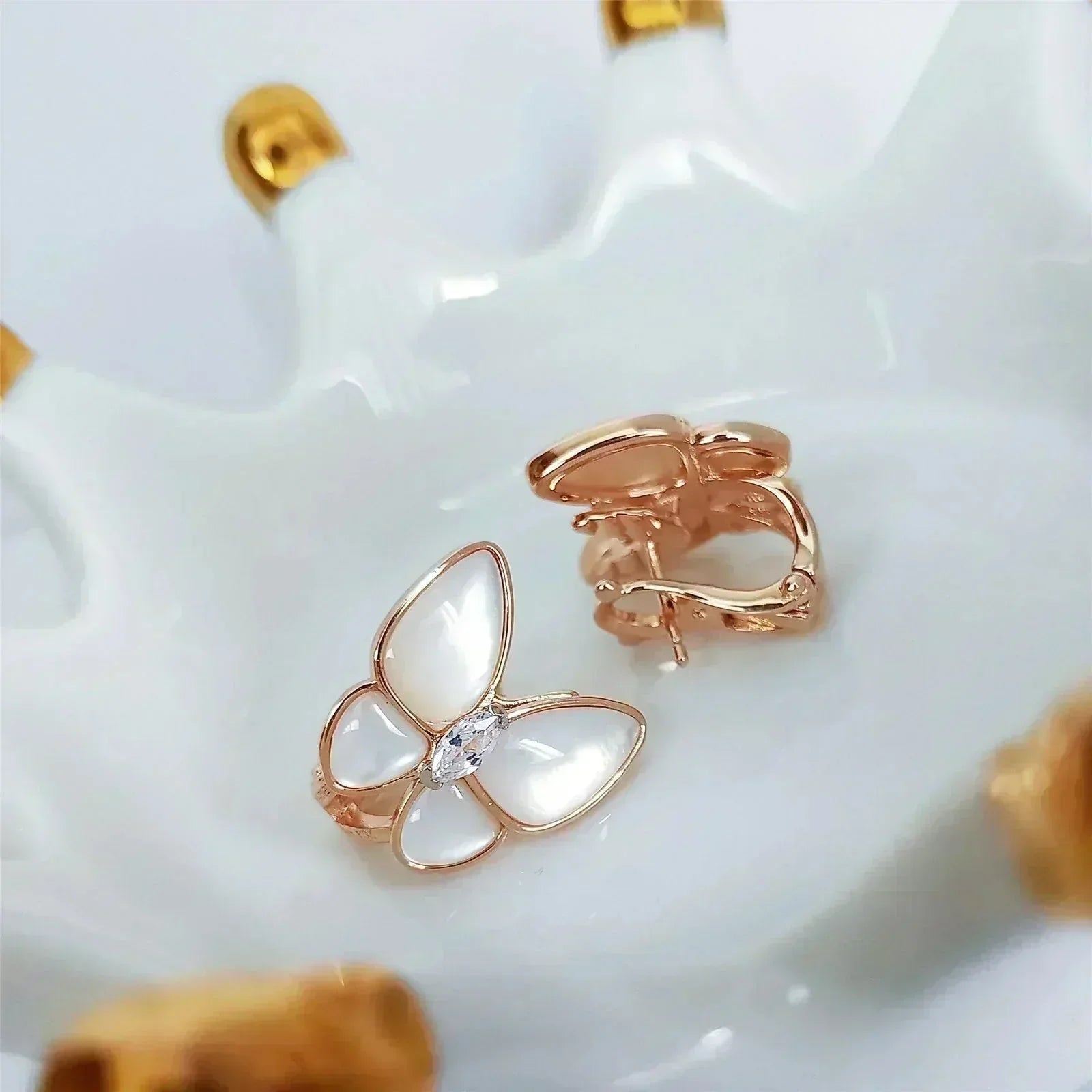 [LUXE JEWELRY]BUTTERFLY MOP DIAMOND EARRINGS