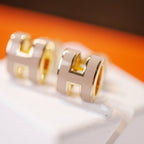 [LUXE JEWELRY]MINI POP H GOLD EARRINGS GREY