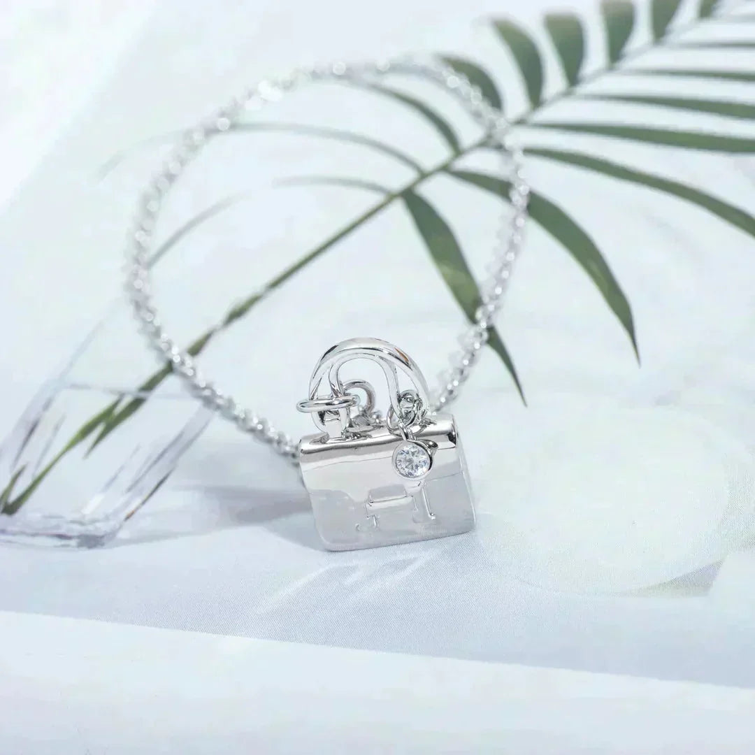 [LUXE JEWELRY]AMULETTE PEDANT SILVER NECKLACE