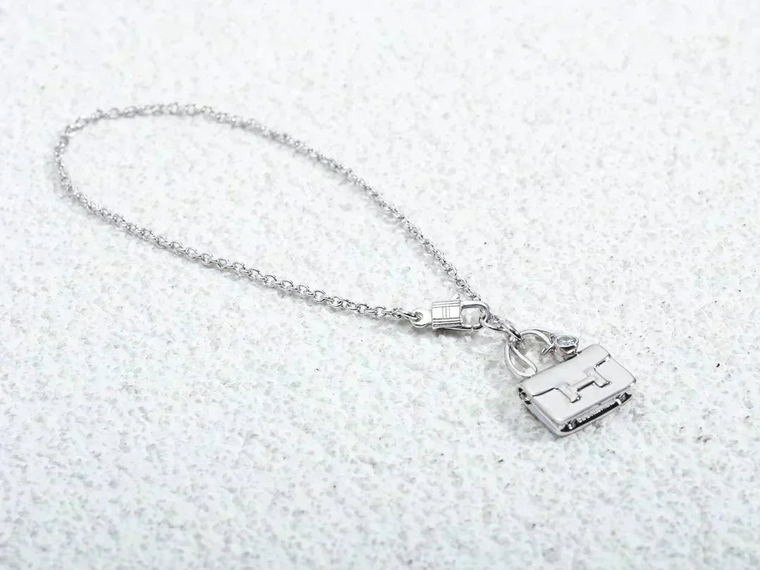 [LUXE JEWELRY]AMULETTE PEDANT SILVER NECKLACE