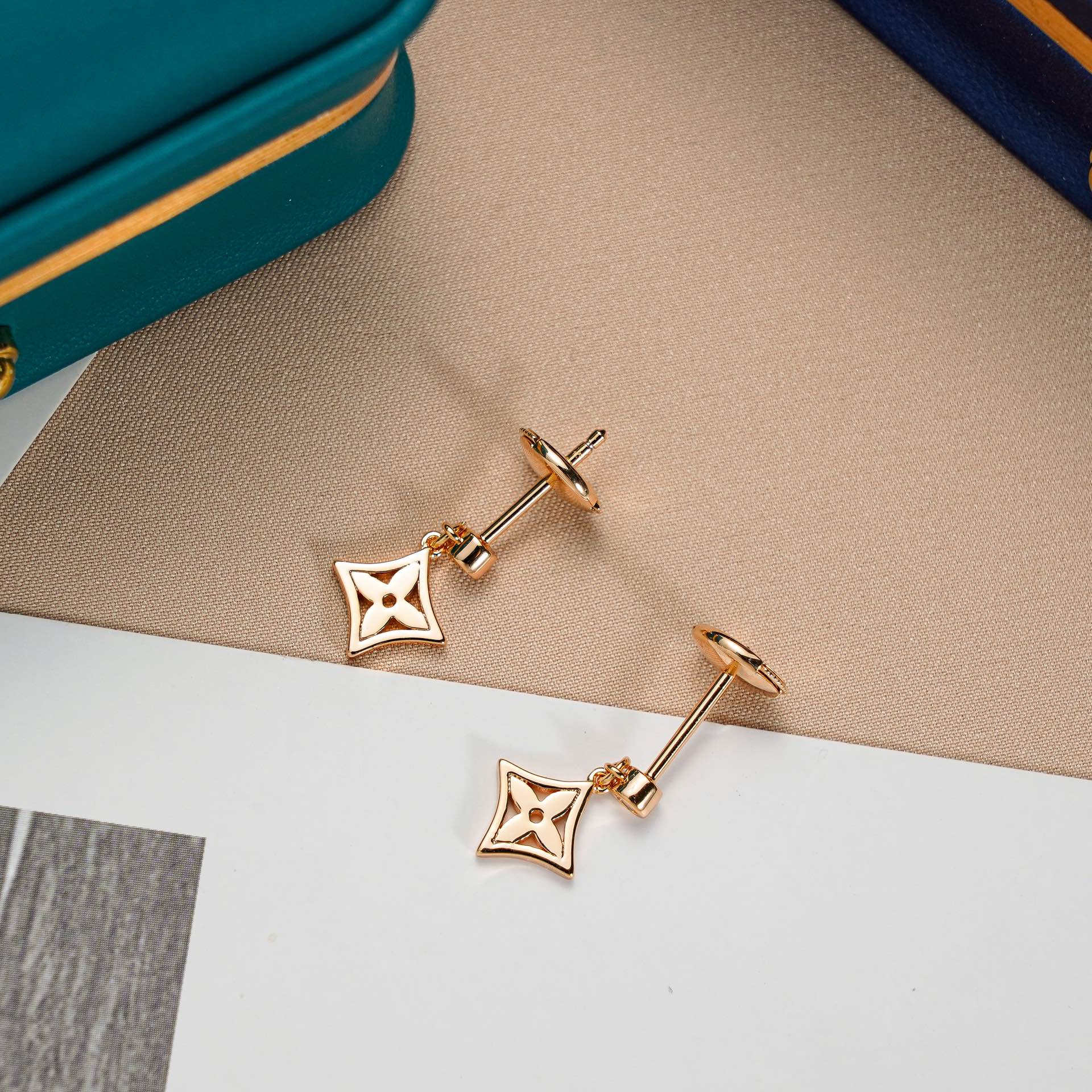 [LUXE JEWELRY]STAR EARRINGS GOLD