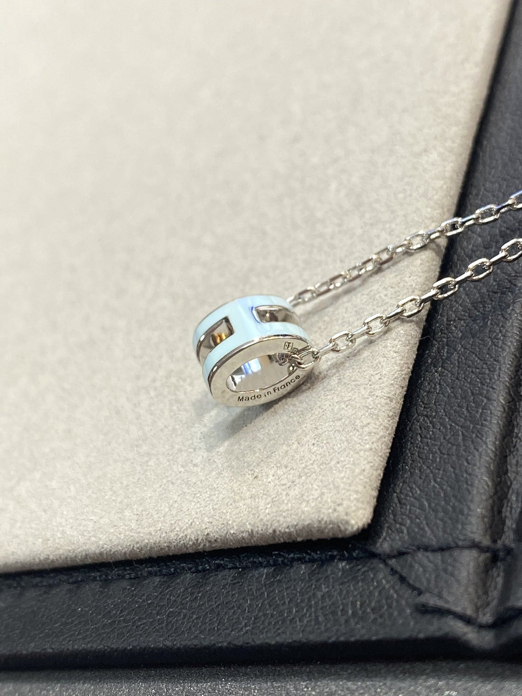 [LUXE JEWELRY]POP H LIGHT BLUE NECKLACE