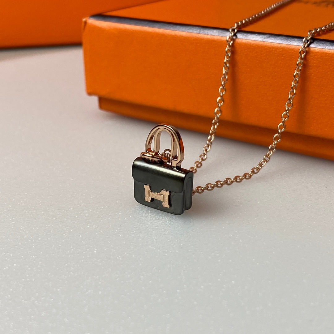 [LUXE JEWELRY]CONSTANCE BLACK PEDANT PINK GOLD NECKLACE