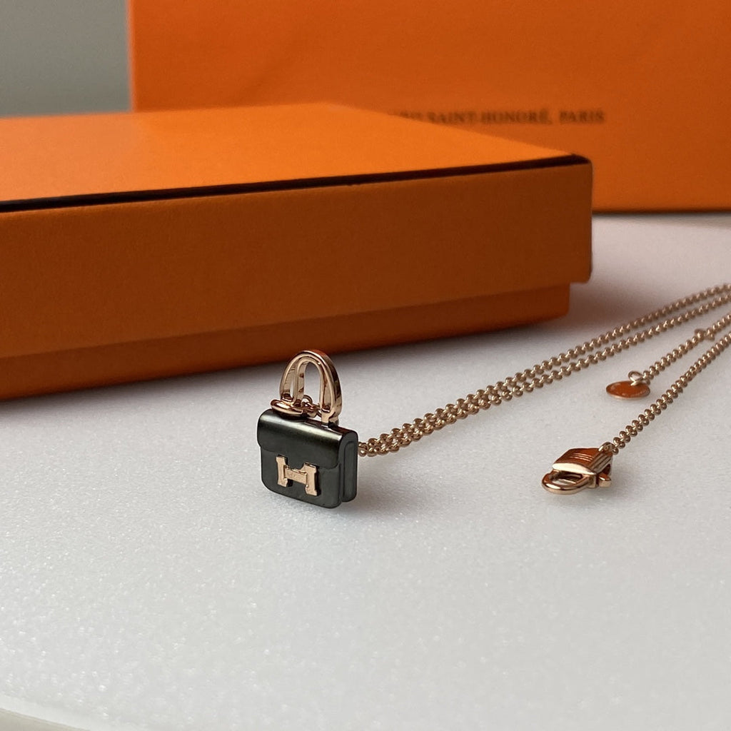 [LUXE JEWELRY]CONSTANCE BLACK PEDANT PINK GOLD NECKLACE