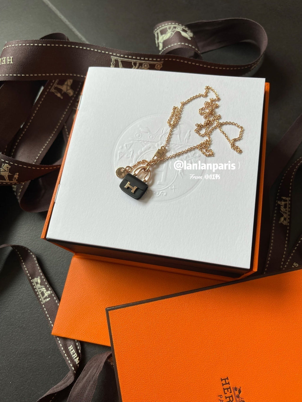[LUXE JEWELRY]CONSTANCE BLACK PEDANT PINK GOLD NECKLACE