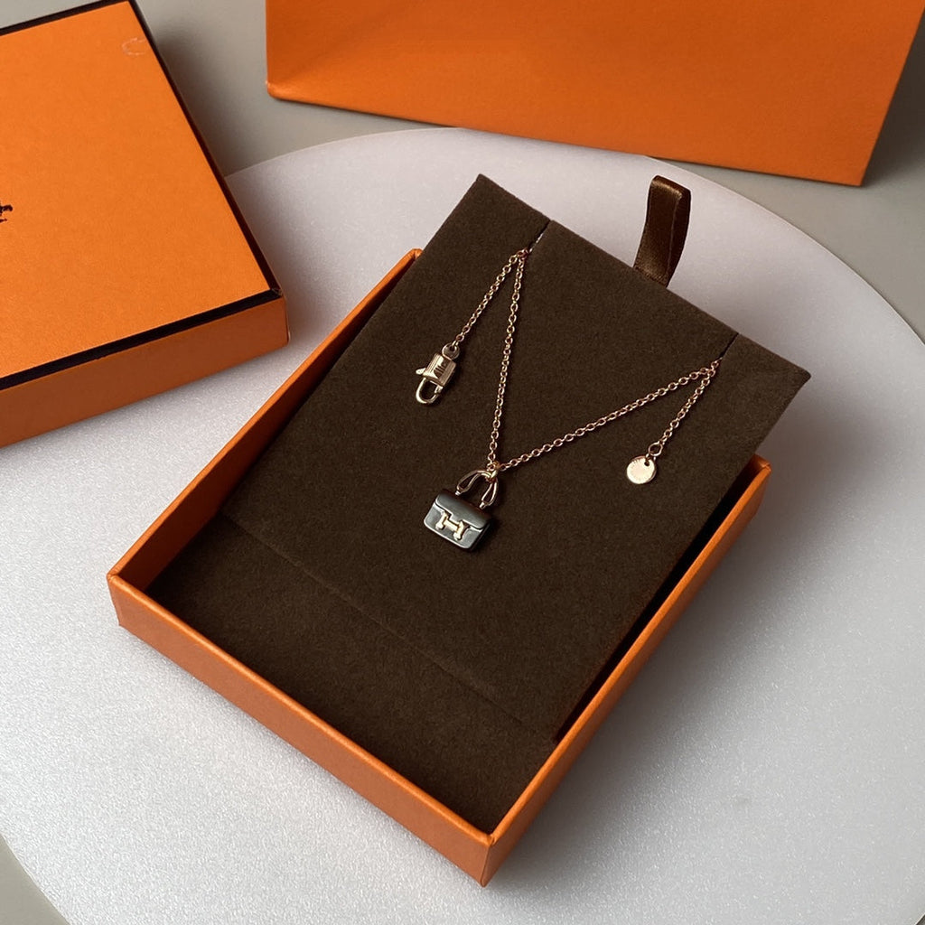 [LUXE JEWELRY]CONSTANCE BLACK PEDANT PINK GOLD NECKLACE