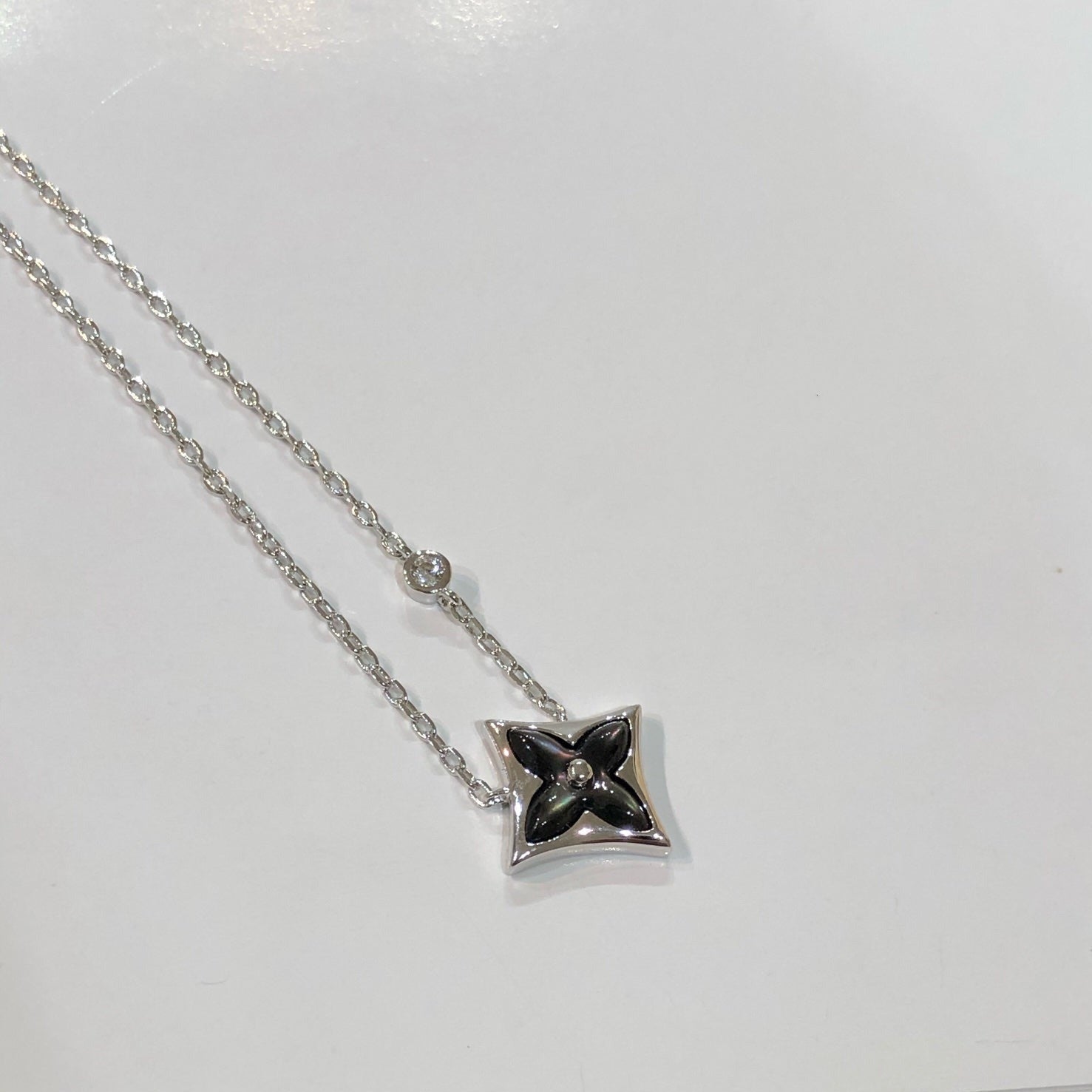 [LUXE JEWELRY]STAR BLACK MOP NECKLACE