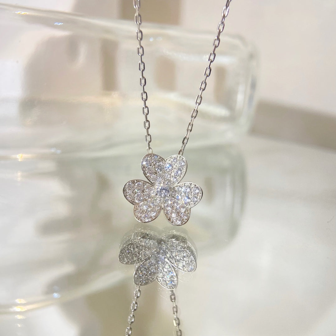 [LUXE JEWELRY]FLOWER DIAMOND NECKLACE