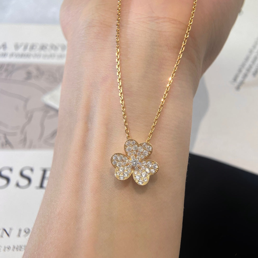[LUXE JEWELRY]FLOWER DIAMOND NECKLACE