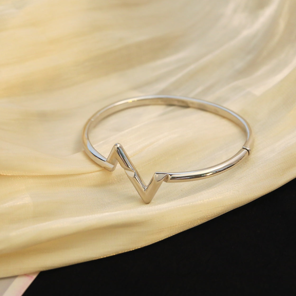 [LUXE JEWELRY]VOLTE UPSITE DOWN BRACELET