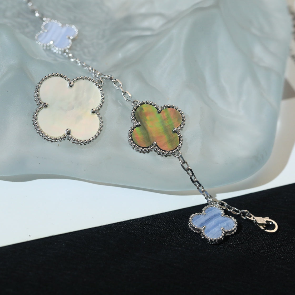 [LUXE JEWELRY]CLOVER BRACELET 5 MOTIFS MOP CHALCEDONY SILVER