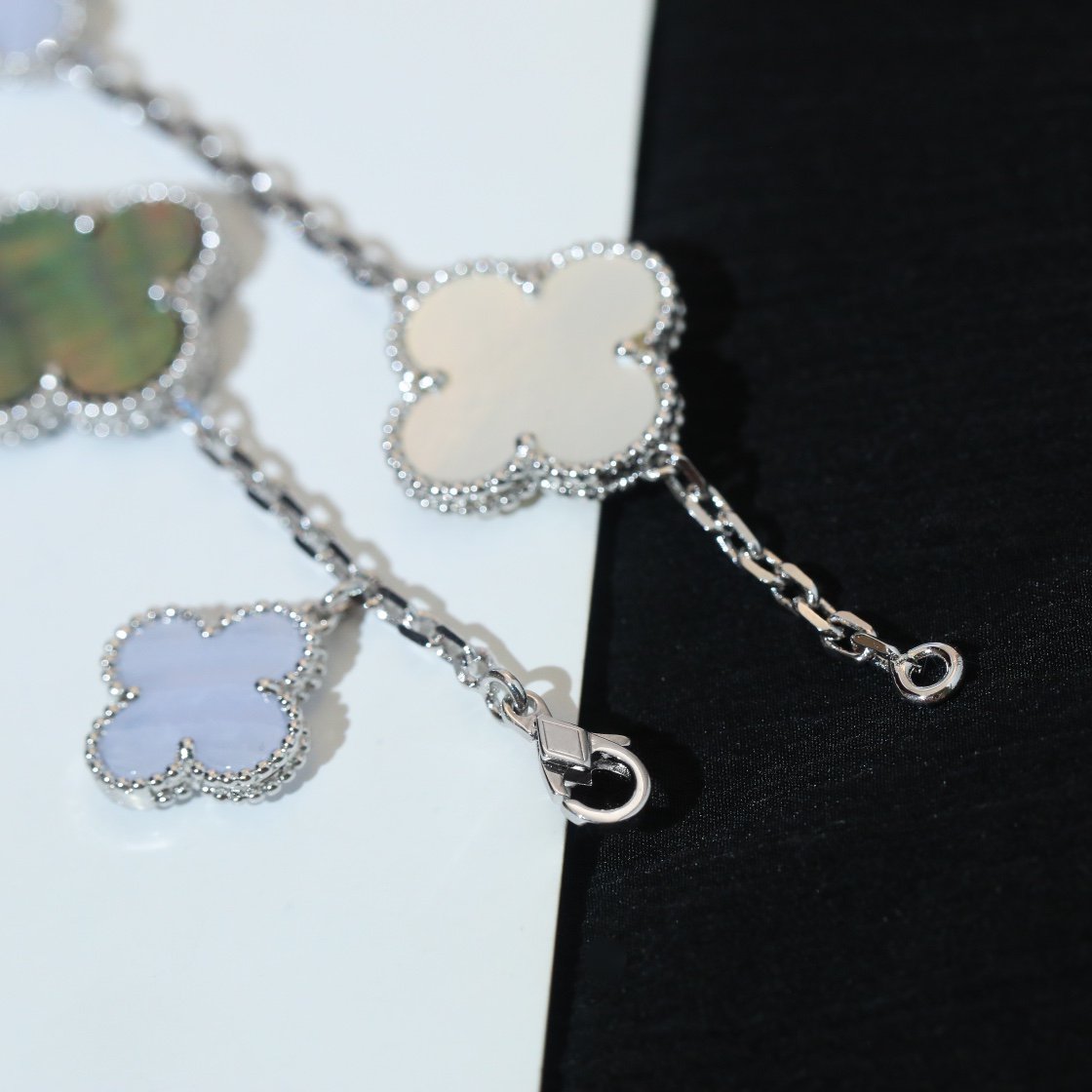 [LUXE JEWELRY]CLOVER BRACELET 5 MOTIFS MOP CHALCEDONY SILVER