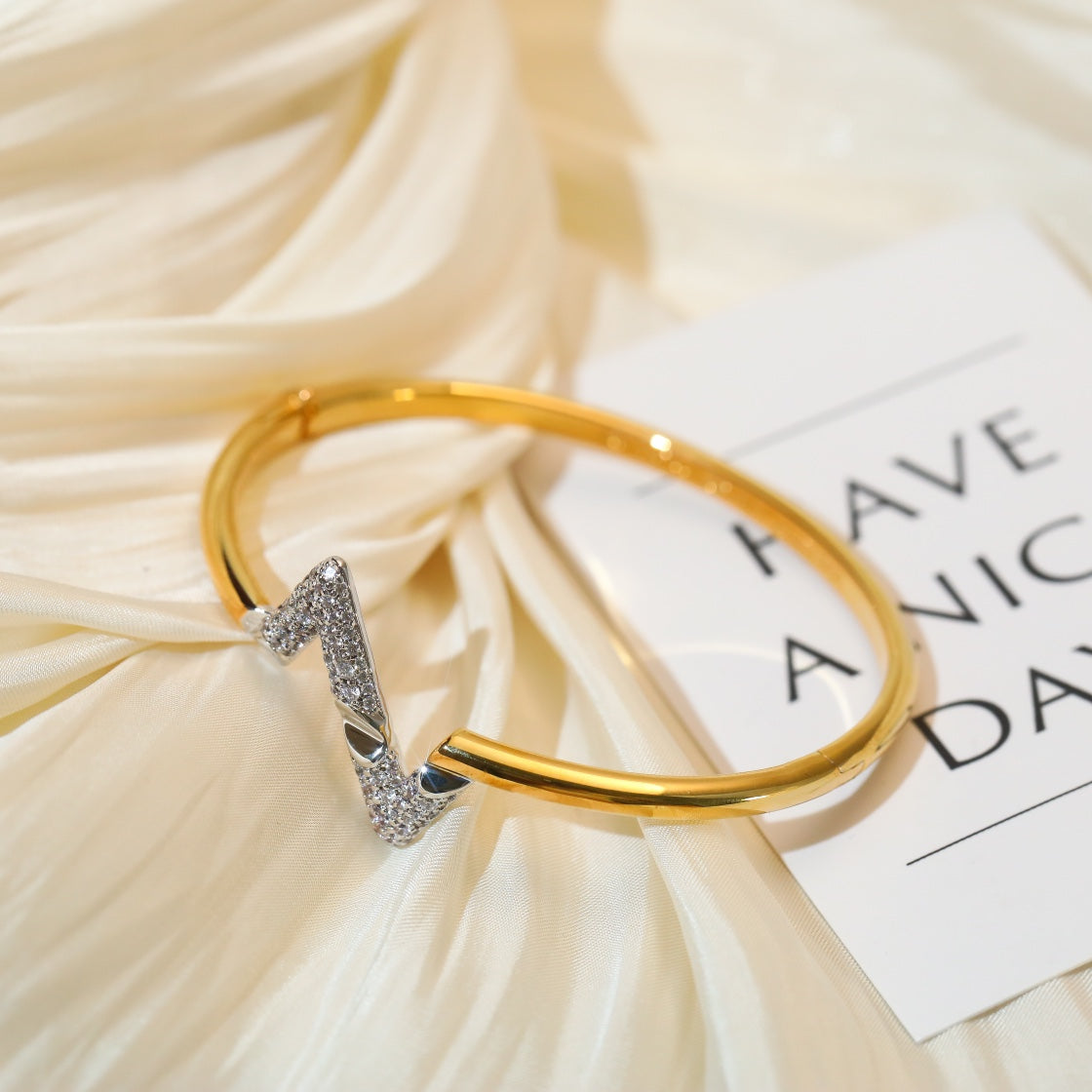 [LUXE JEWELRY]VOLTE UPSITE DOWN GOLD DIAMOND BRACELET