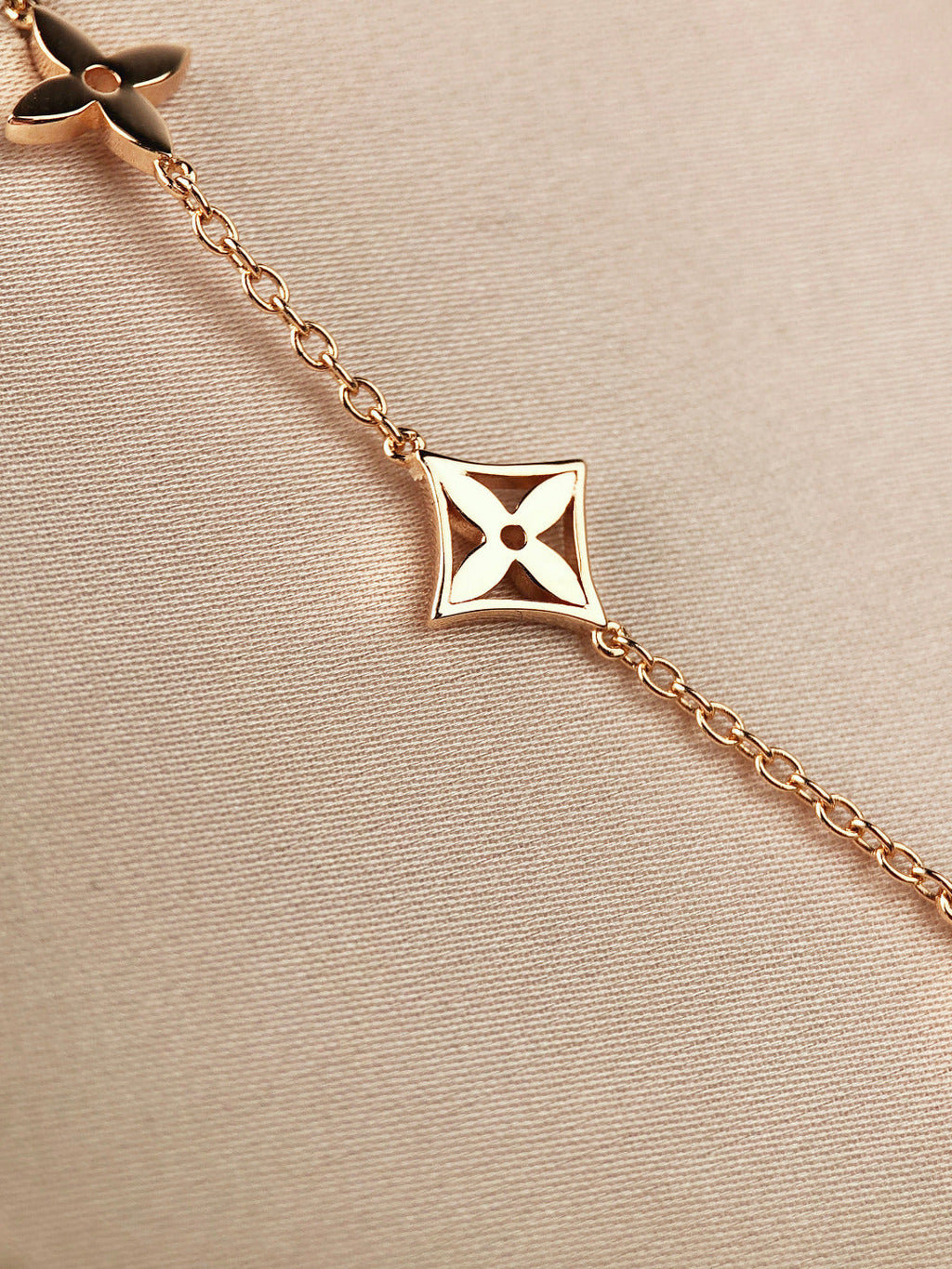 [LUXE JEWELRY]STAR AND SUN 7 MOTIFS GOLD BRACELET