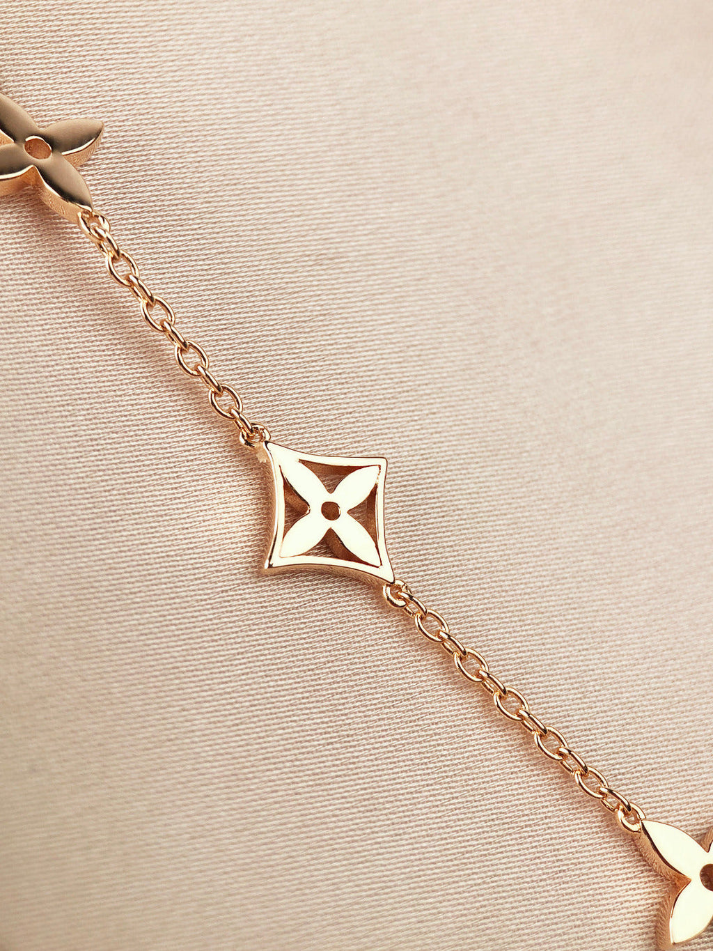 [LUXE JEWELRY]STAR AND SUN 7 MOTIFS GOLD BRACELET