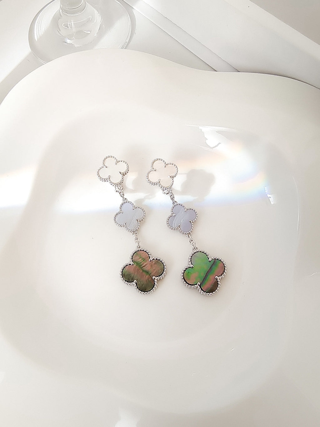 [LUXE JEWELRY]CLOVER 3 MOTIFS CHALCEDONY DARK MOP SILVER EARRINGS