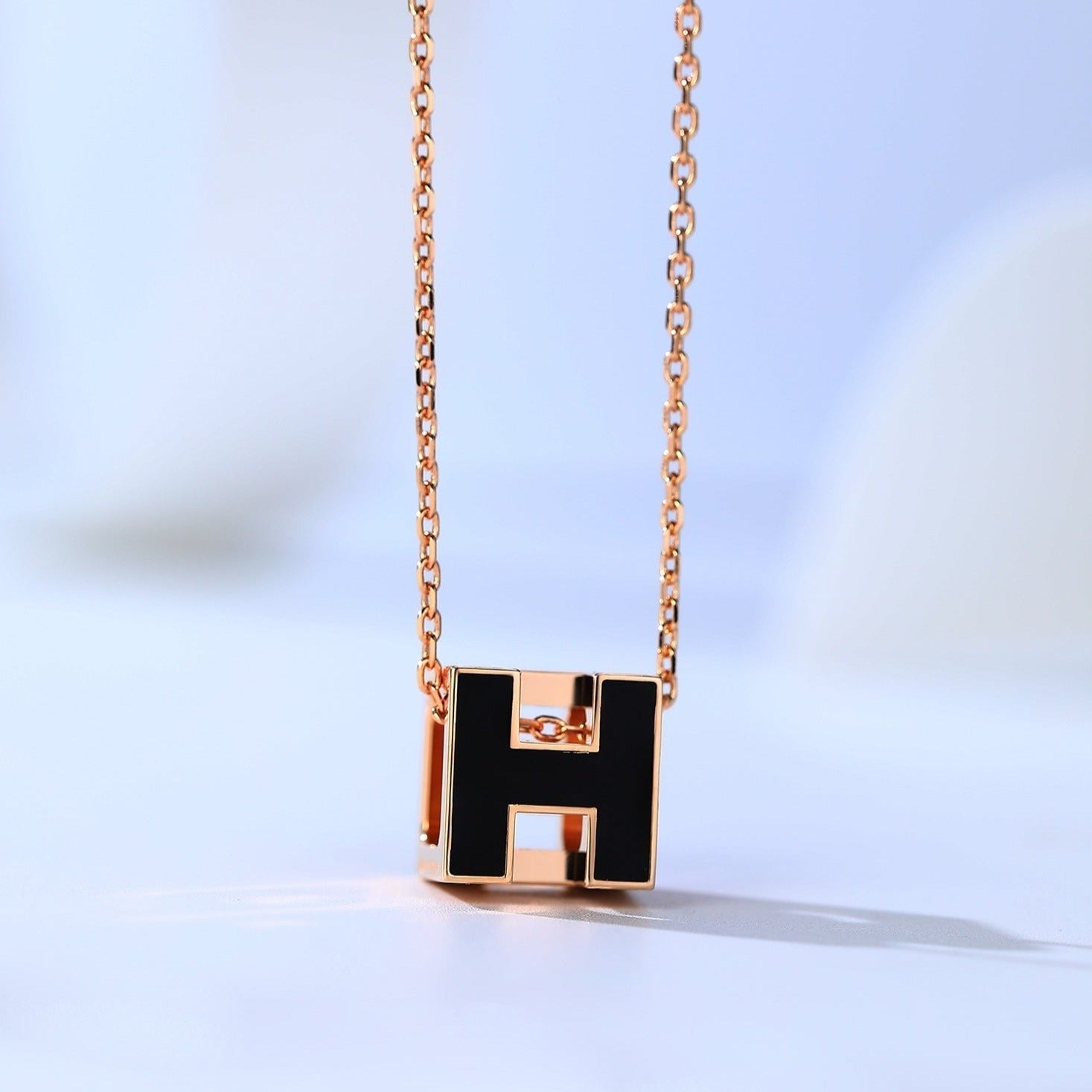 [LUXE JEWELRY]H CAGE PINK GOLD NECKLACE