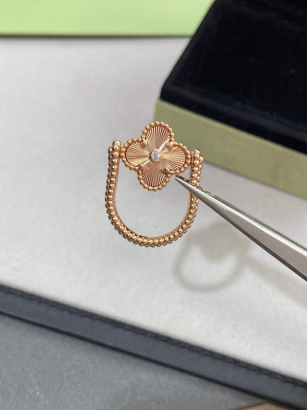 [LUXE JEWELRY]CLOVER RIVERSIBLE RING GOLD COLLECTION
