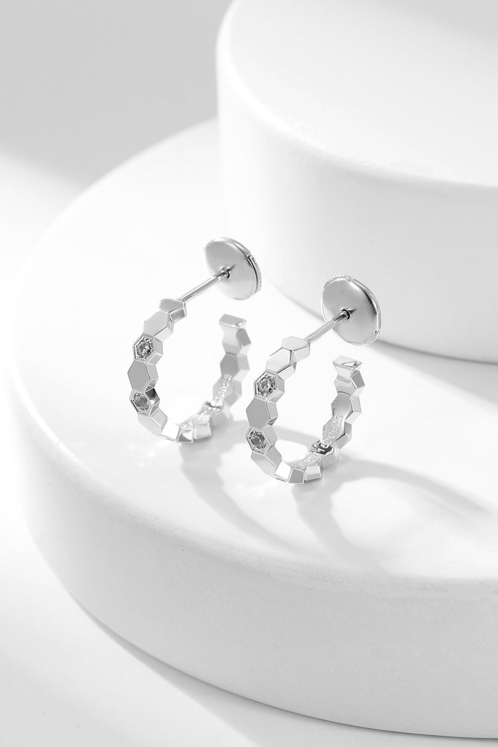 [LUXE JEWELRY]BEE LOVE DIAMOND HOOP EARRINGS