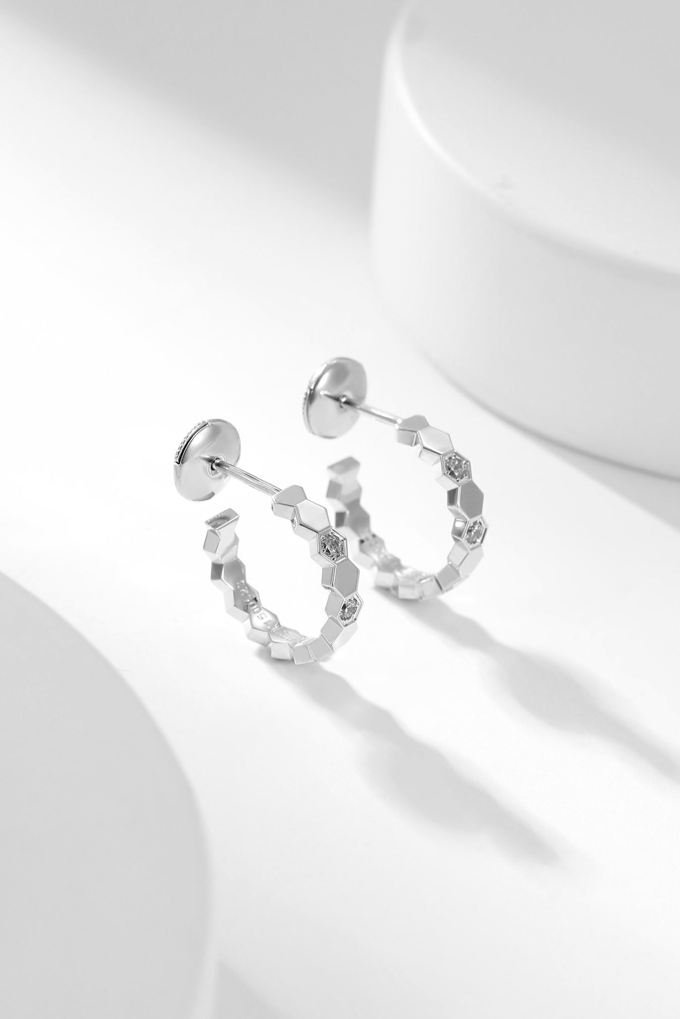 [LUXE JEWELRY]BEE LOVE DIAMOND HOOP EARRINGS