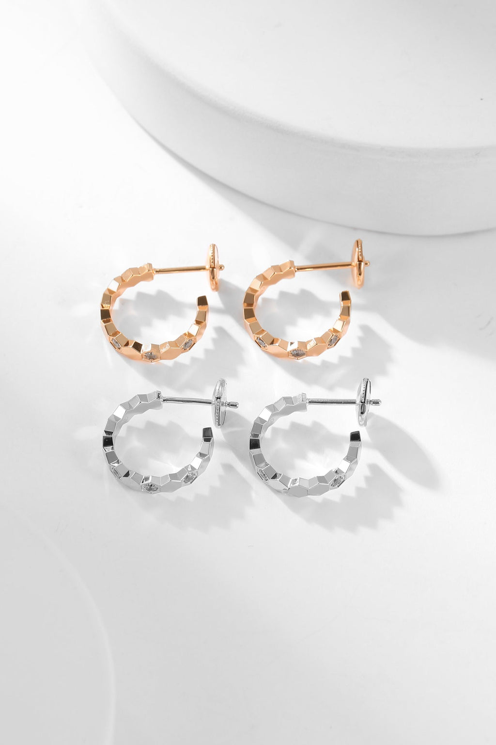 [LUXE JEWELRY]BEE LOVE DIAMOND HOOP EARRINGS