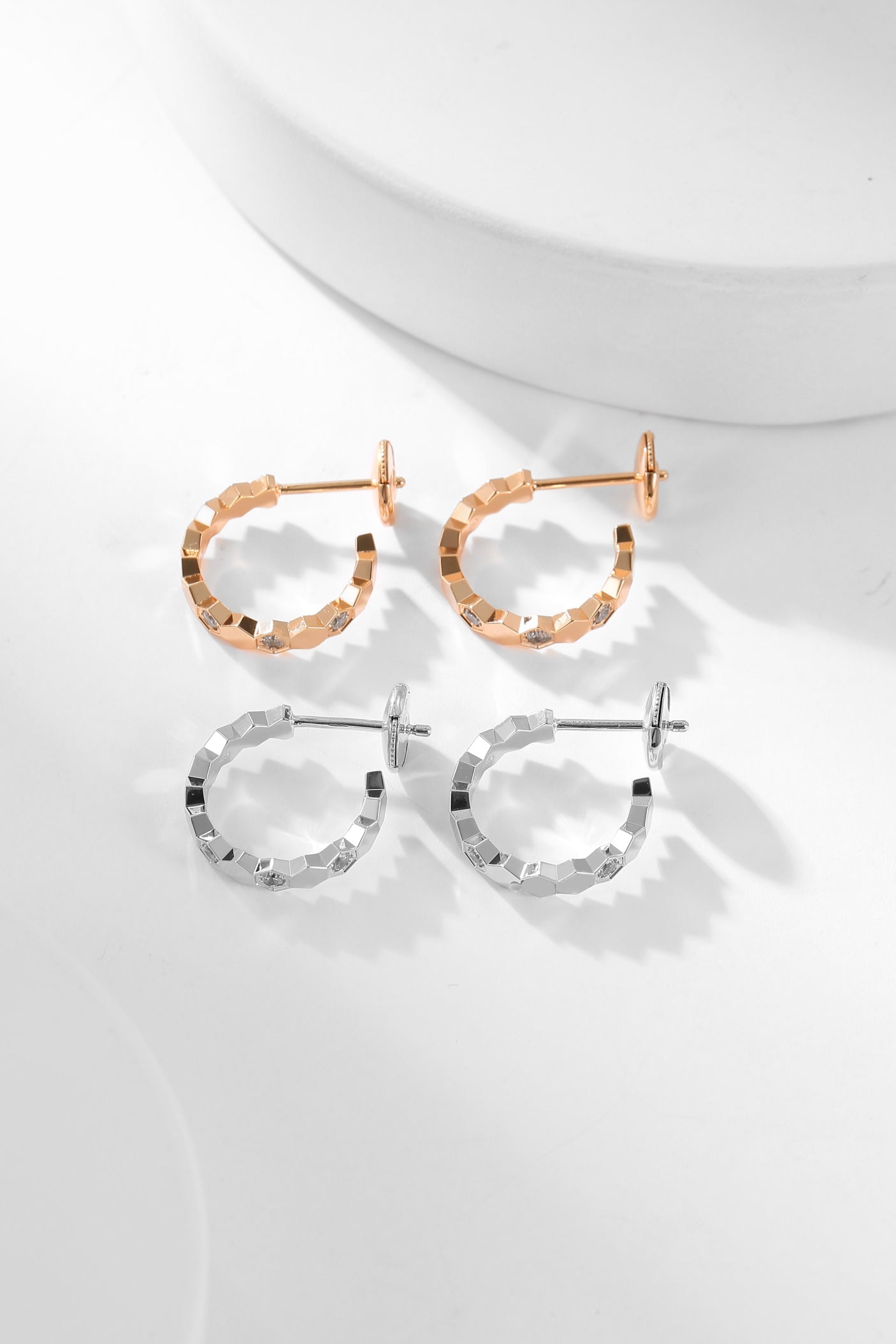 [LUXE JEWELRY]BEE LOVE DIAMOND HOOP EARRINGS