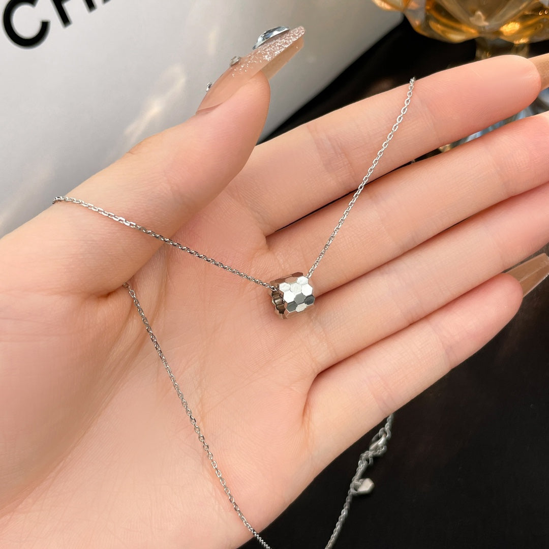 [LUXE JEWELRY]BEE MINI NECKLACE