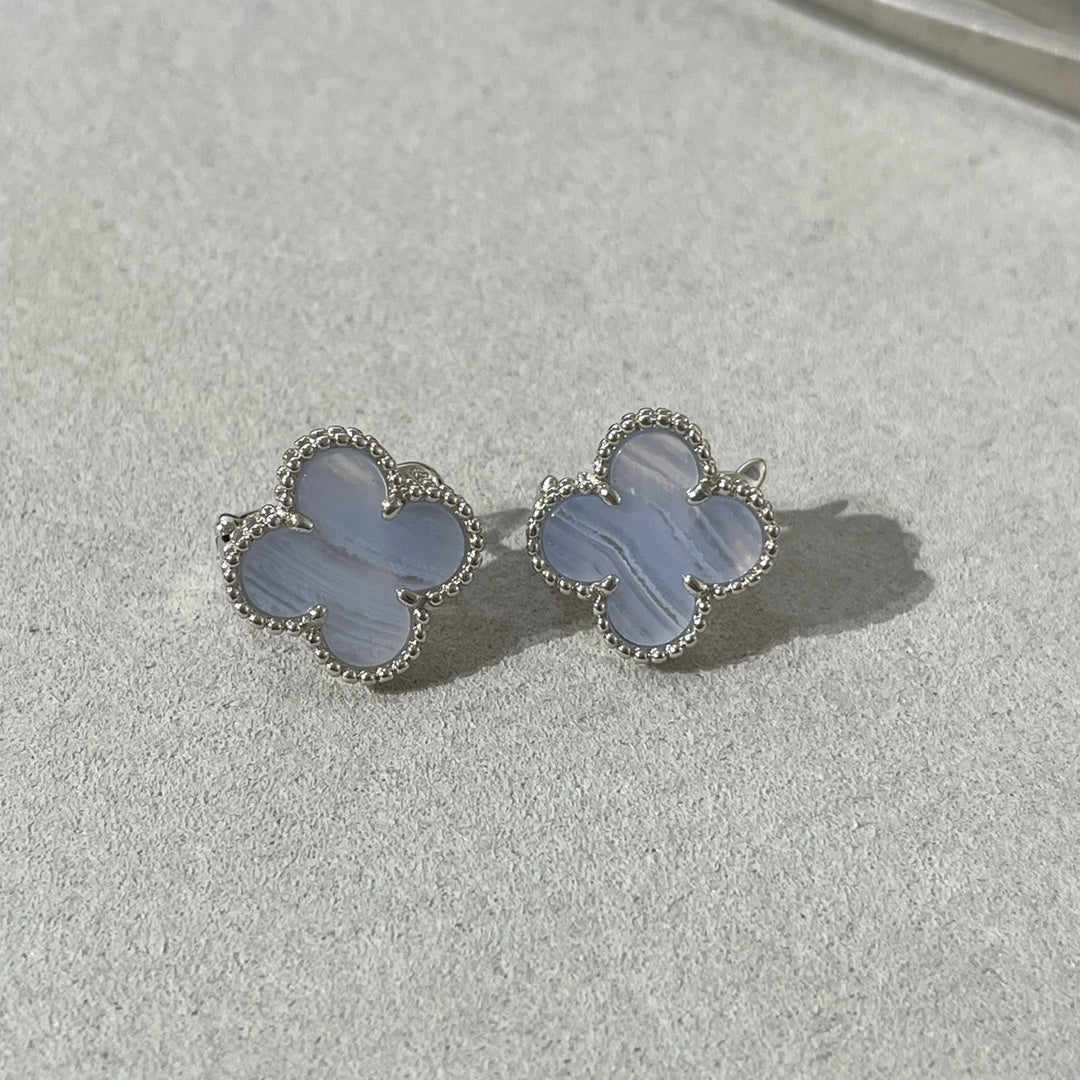 [LUXE JEWELRY]CLOVER CHALCEDONY SILVER STUD EARRINGS