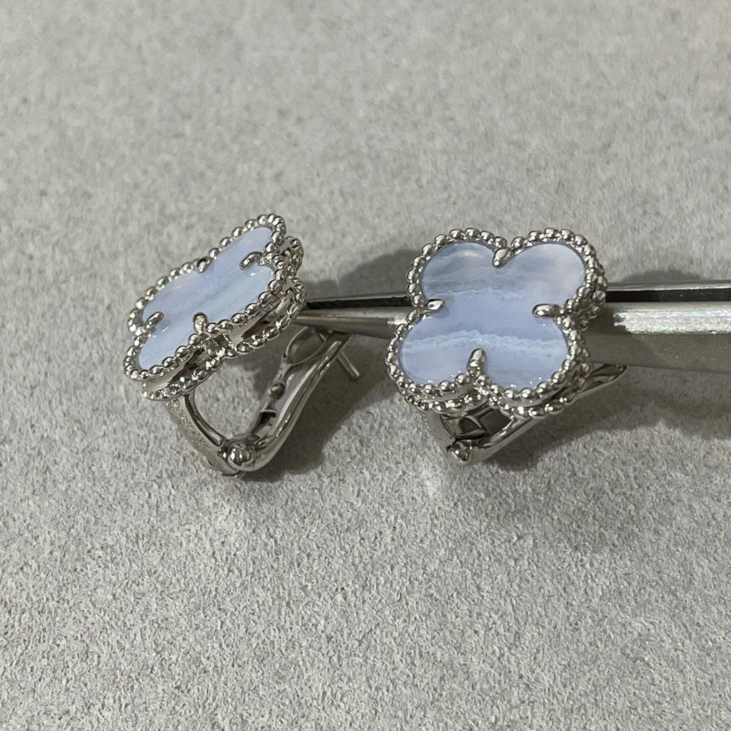 [LUXE JEWELRY]CLOVER CHALCEDONY SILVER STUD EARRINGS