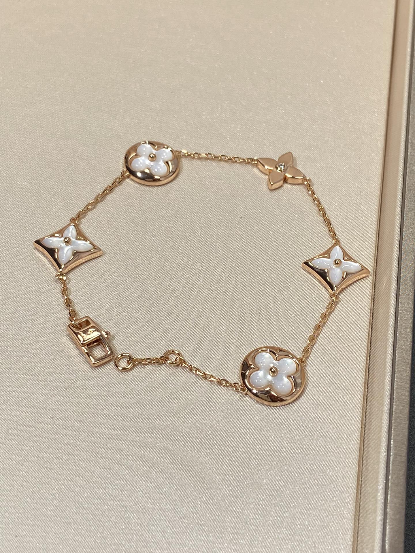 [LUXE JEWELRY]STAR AND SUN 5 MOTIF MOP PINK GOLD BRACELET