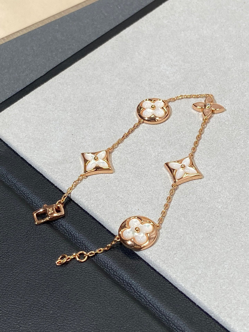 [LUXE JEWELRY]STAR AND SUN 5 MOTIF MOP PINK GOLD BRACELET