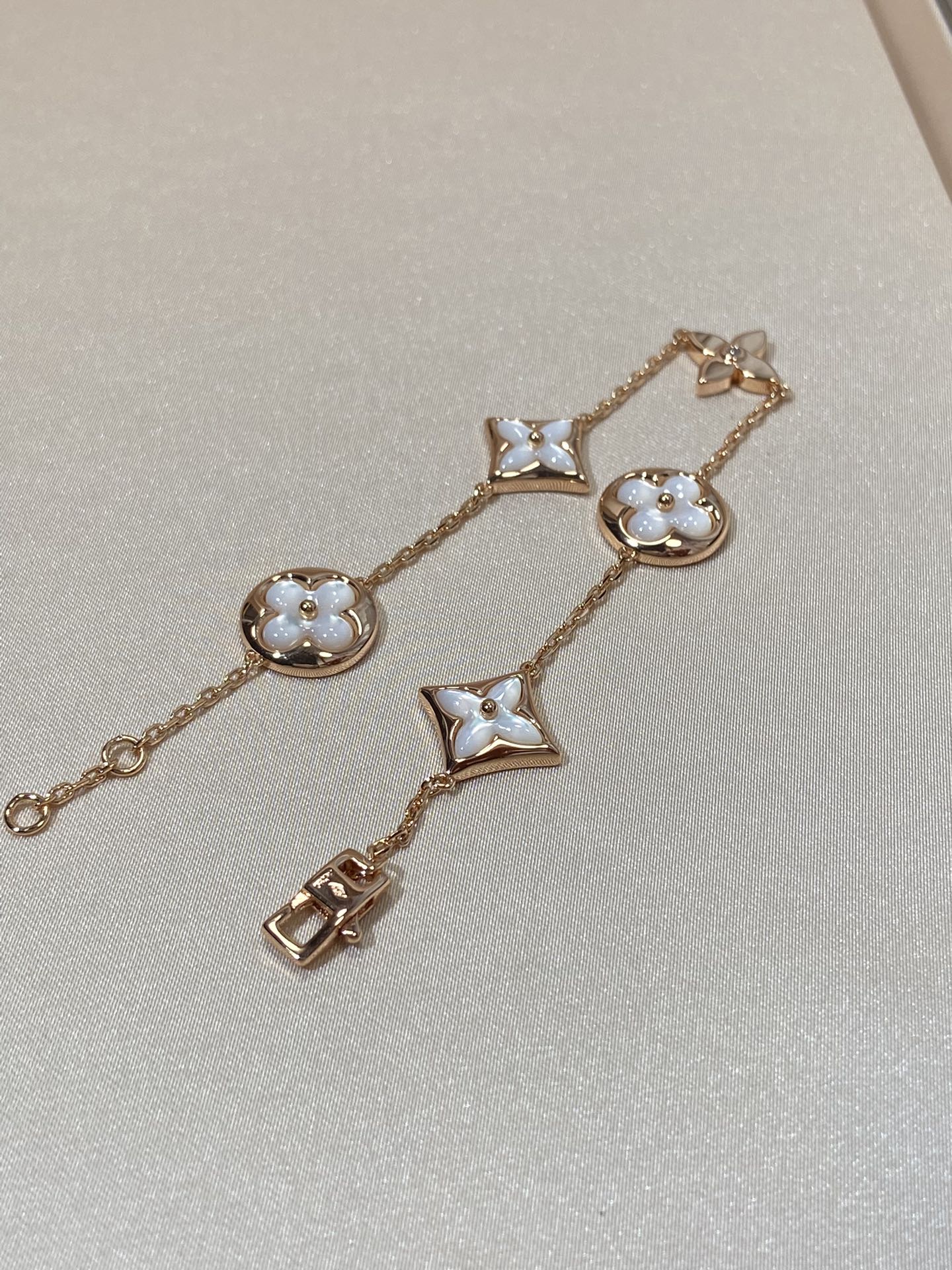 [LUXE JEWELRY]STAR AND SUN 5 MOTIF MOP PINK GOLD BRACELET
